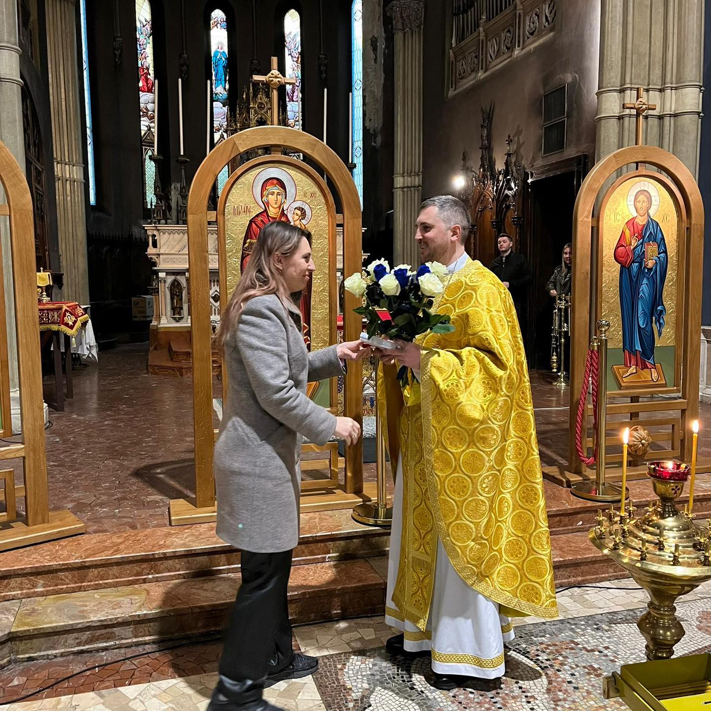I parrocchiani della comunità dei Tre Santi Gerarchi di Monza hanno felicitato il loro pastore per l’onomastico