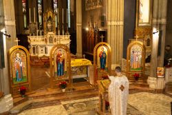 Osviachennia namisnyh ikon