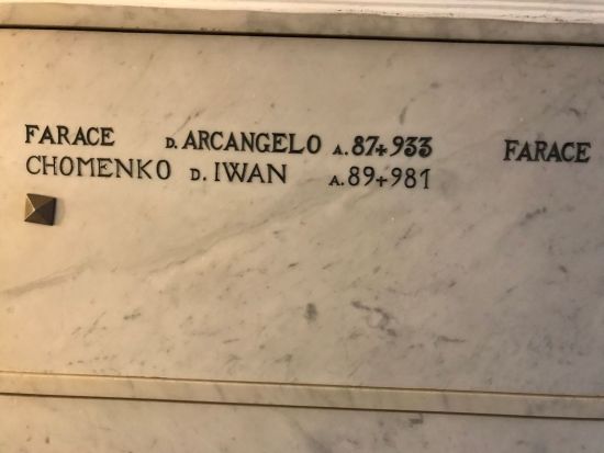 Mohyla o. Ivana Chomenka. Plyta